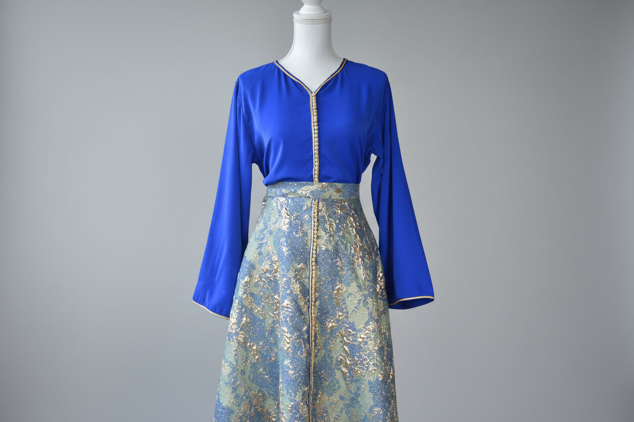 Ensemble Haut Bleu & Jupe Brocart – Contraste Audacieux & Élégance Orientale