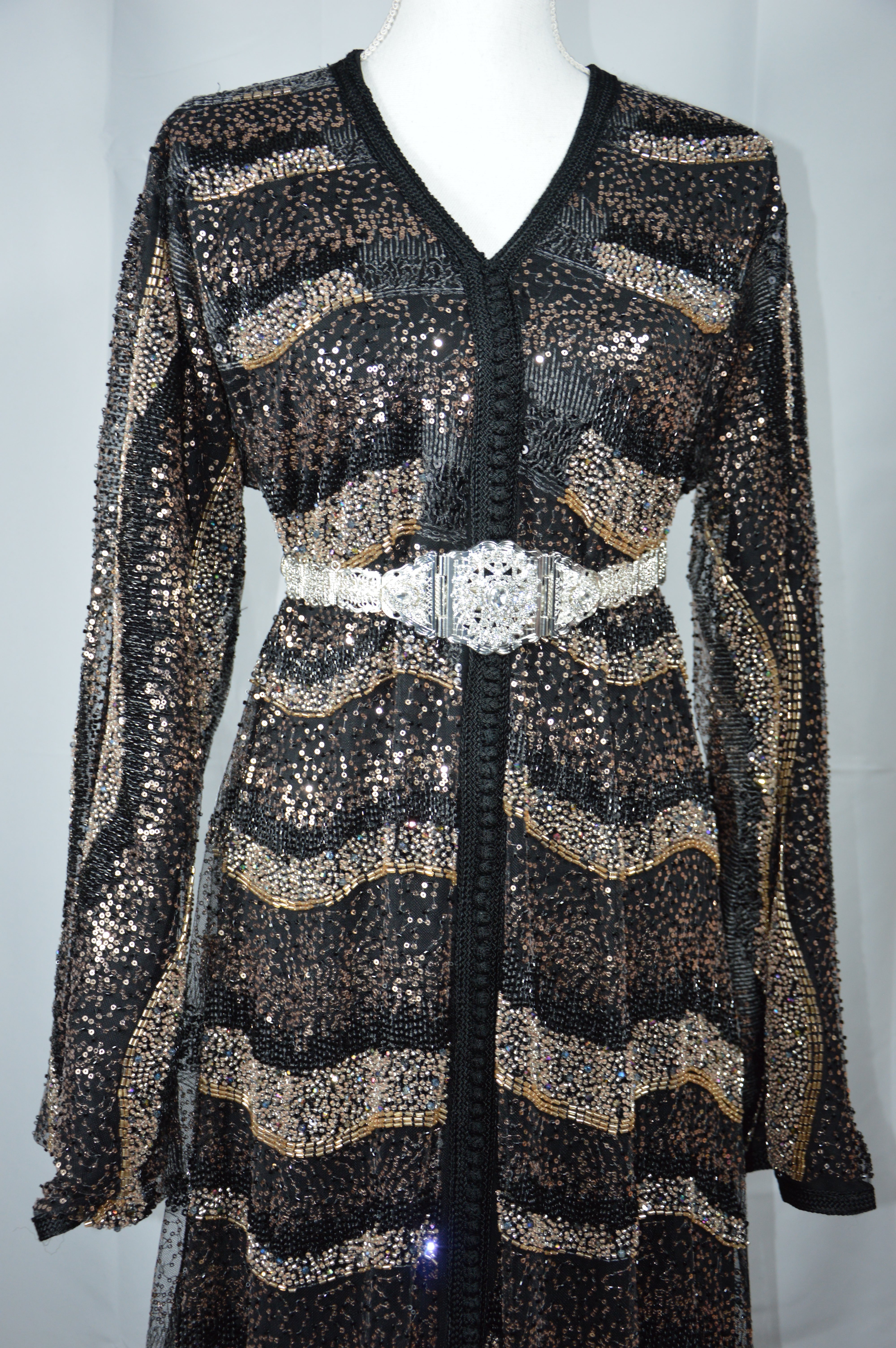 Caftan Noir & Doré Luxe – Éclat Oriental et Élégance Intemporelle