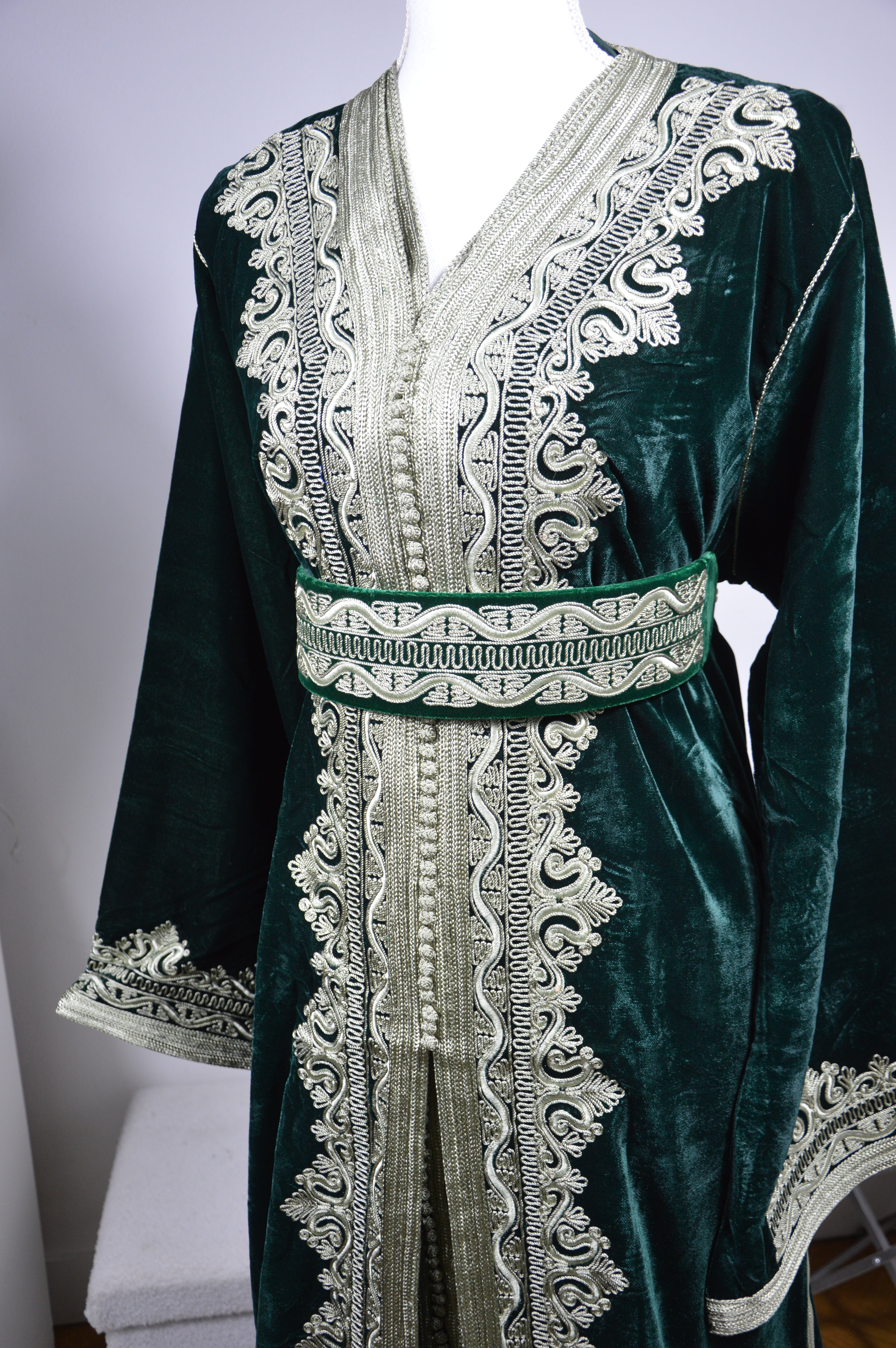 Takchita Vert Royal en Velours – Broderies Vert Or