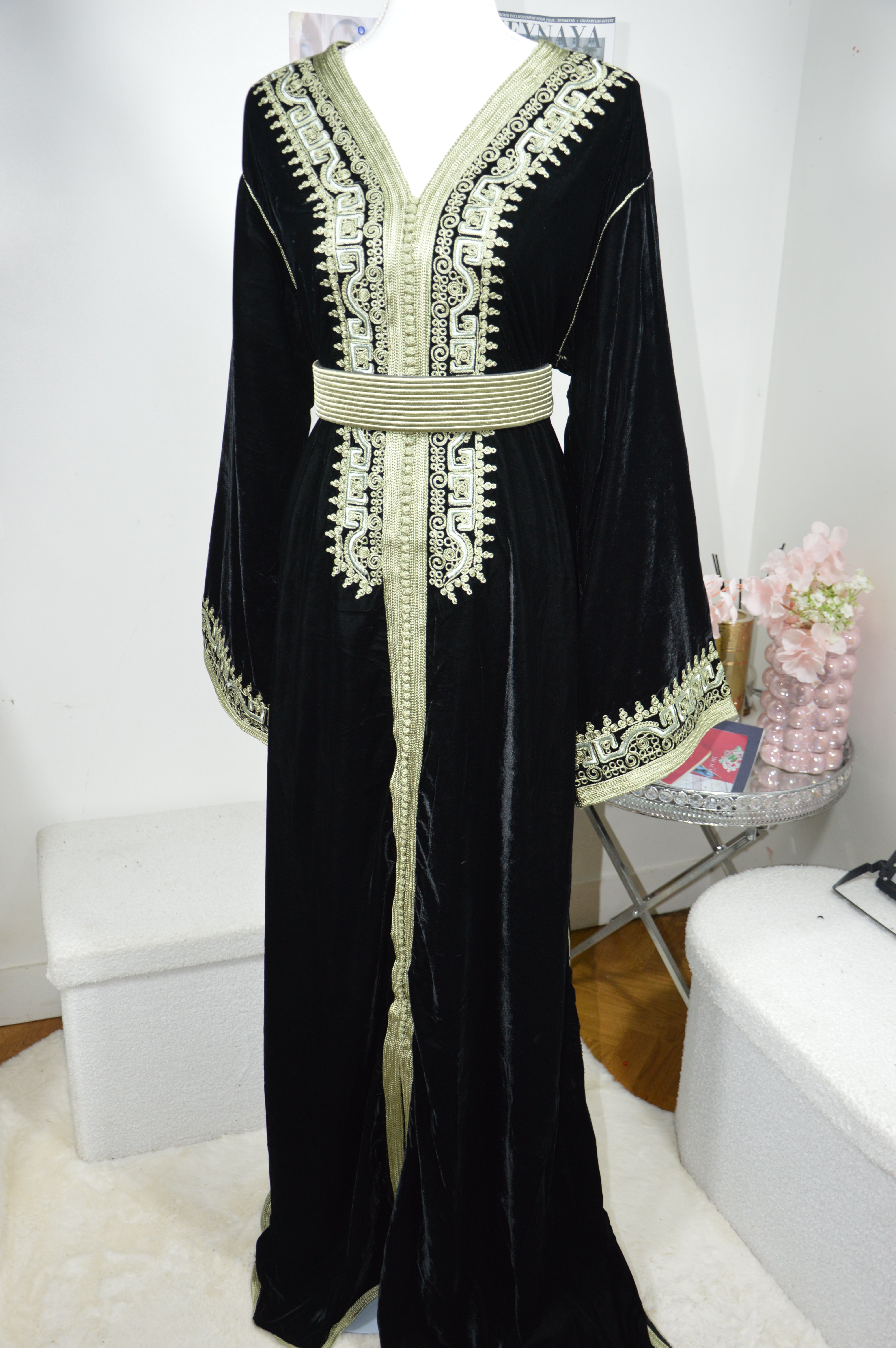 Caftan Noir Velours – Broderies Vert Dorées