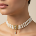 Collier oriental blanc nacré – pierre centrale strass
