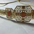 Ceinture Dorée Filigrane “Ambre Royale” – Pierre Saumon & Motifs Traditionnels