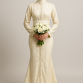 Caftan Coupe Sirène – Dentelle Ivoire & Fils Argentés