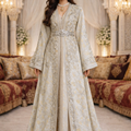 Takchita Haute Couture Brocart Blanche – Magnificence, Pureté & Prestige Marocain