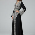 Takchita Haute Couture Crêpe Argent & Noir – Mystère, Éclat & Luxe Marocain
