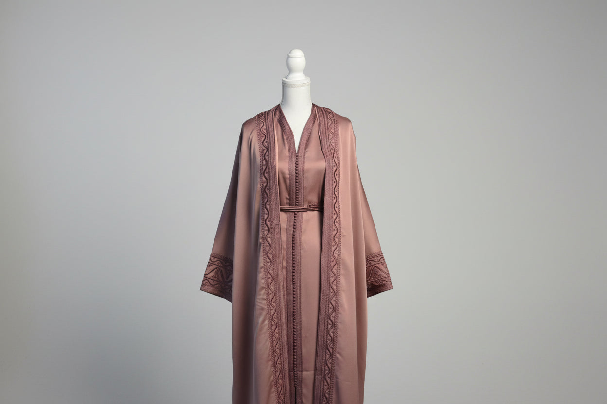Kimono Premium Rose – Fluidité, Féminité & Luxe Oriental