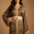 Caftan Léopard Crêpe 2 Satiné Brillant broderie beige - Audace Élégante