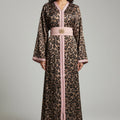 Caftan Léopard Marron Crêpe Satiné Brillant broderies rose - Audace Naturelle