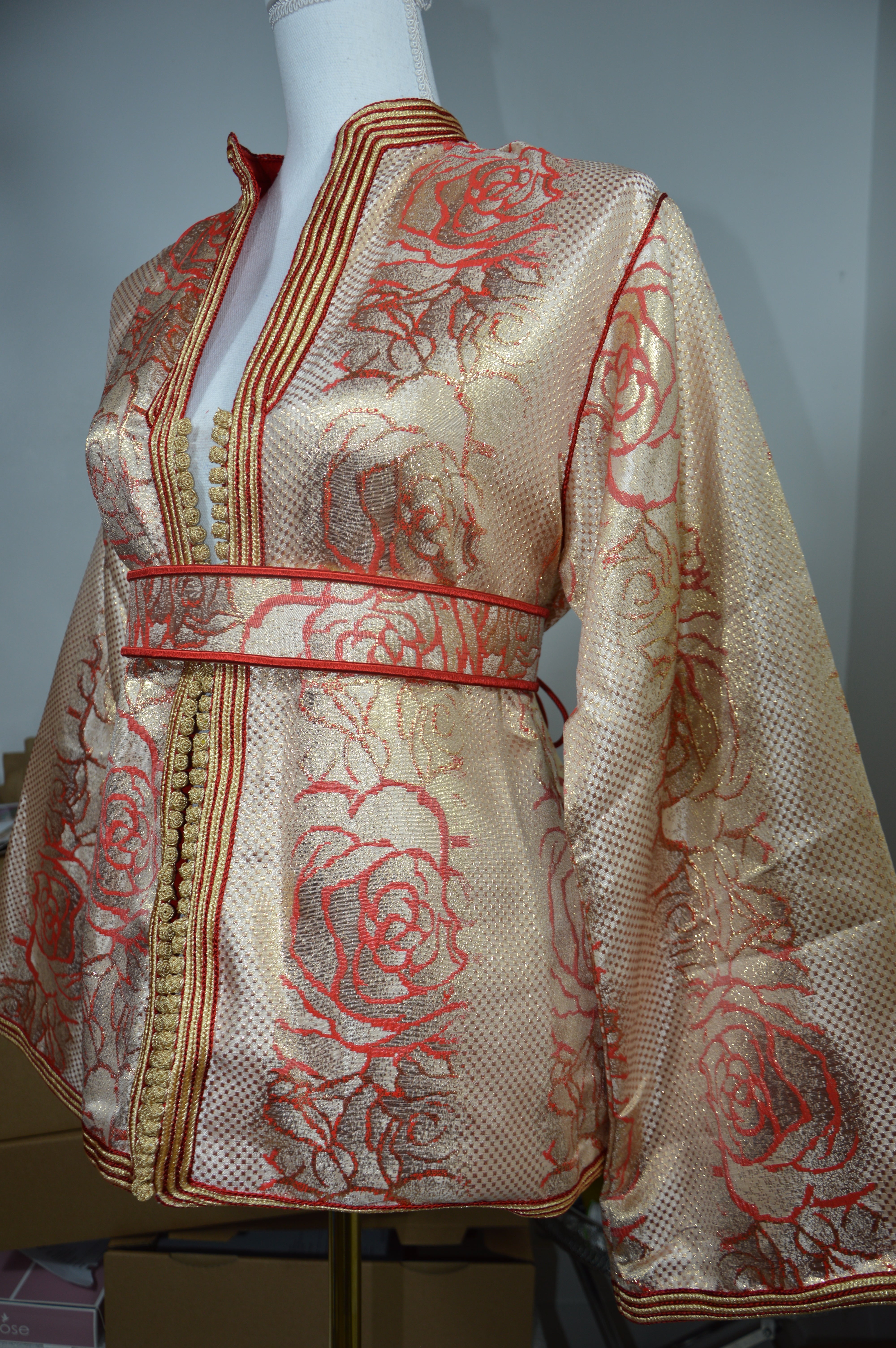 Veste Brocard Or Rouge - Élégance Marocaine