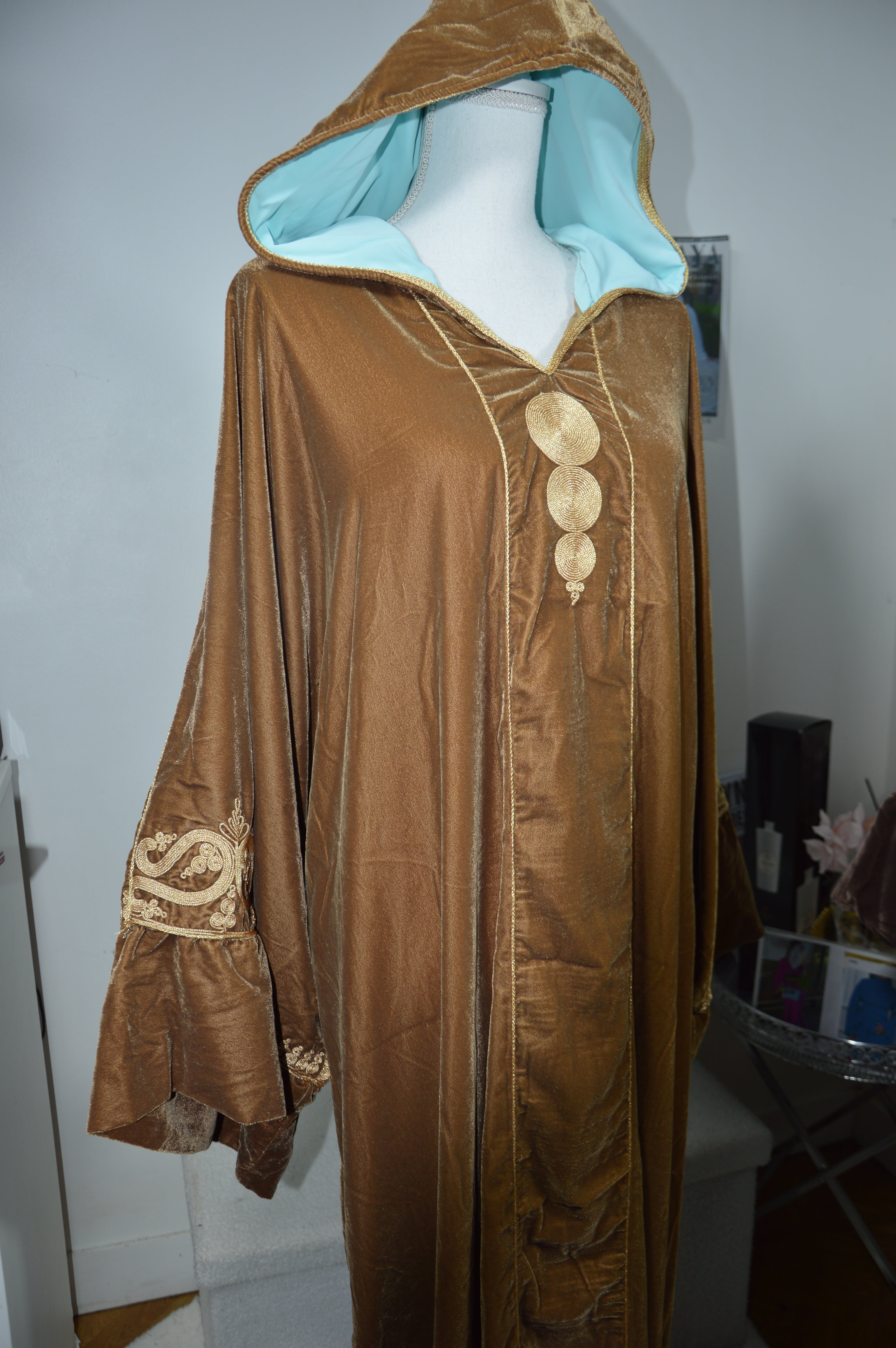 Jellaba Velours Marron Brodé Or - Élégance Marocaine