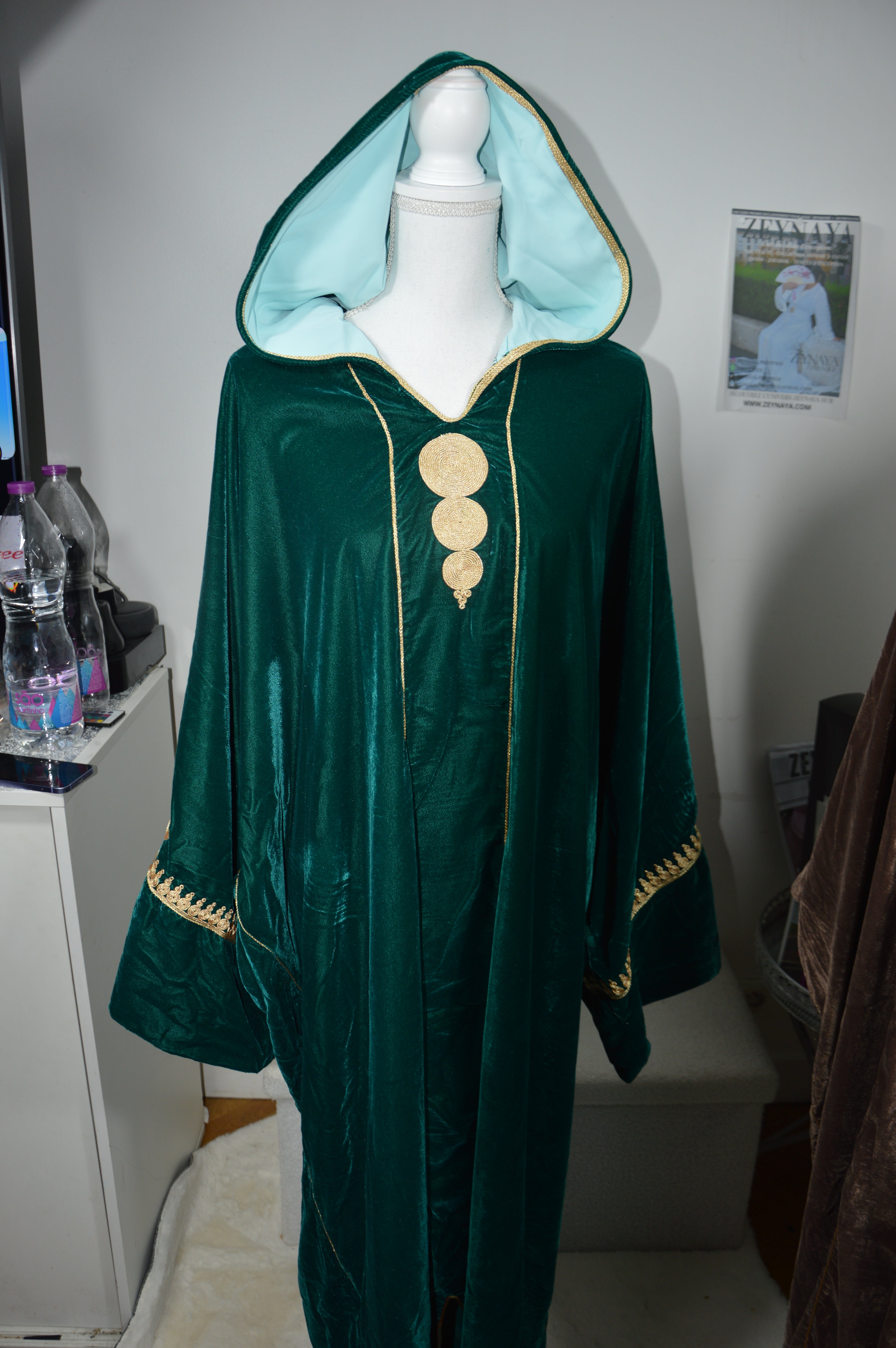 Jellaba Velours Vert Royal Brodé Or - Élégance Marocaine