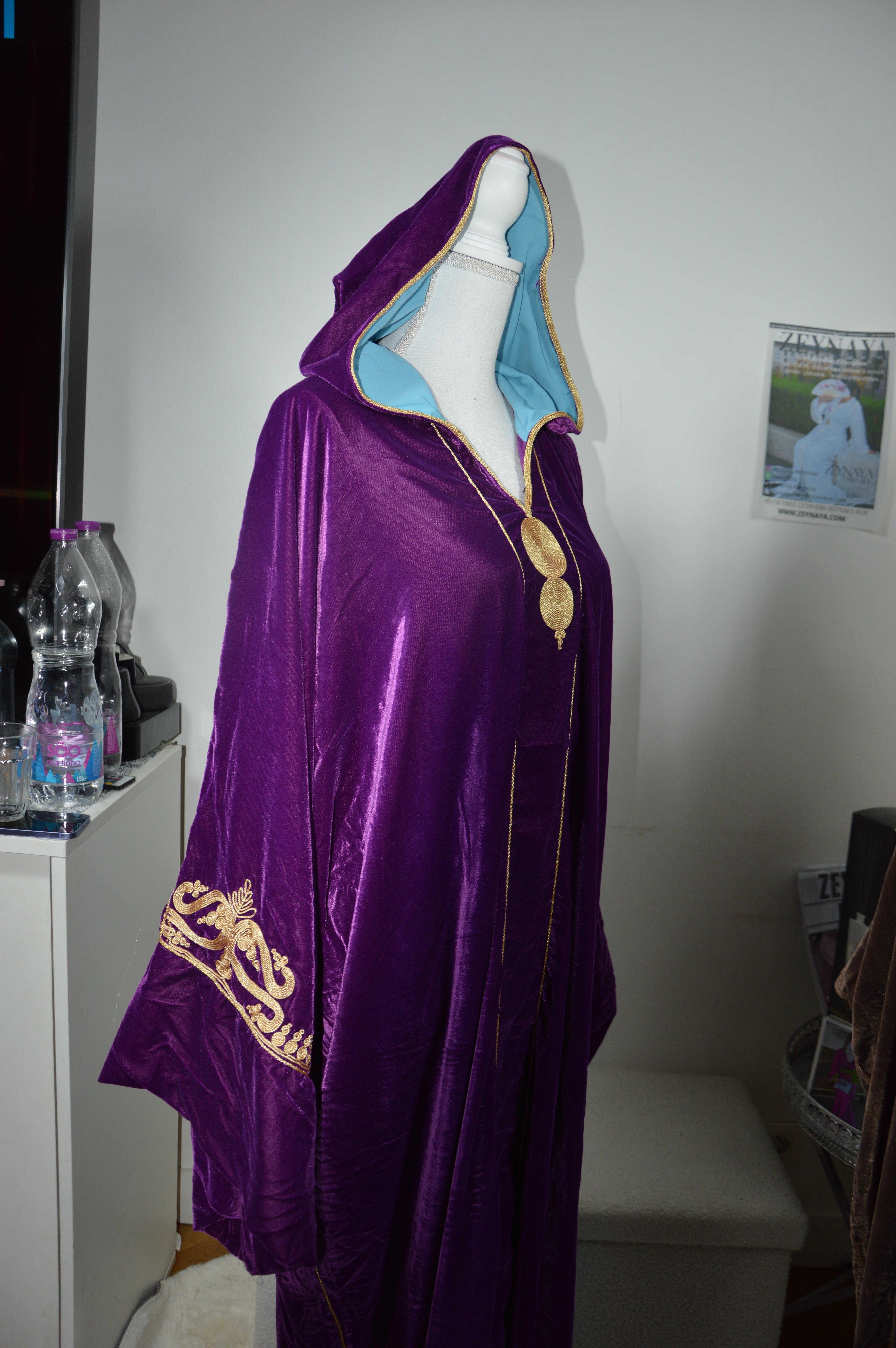 Jellaba Velours Violet Brodé Or - Élégance Marocaine