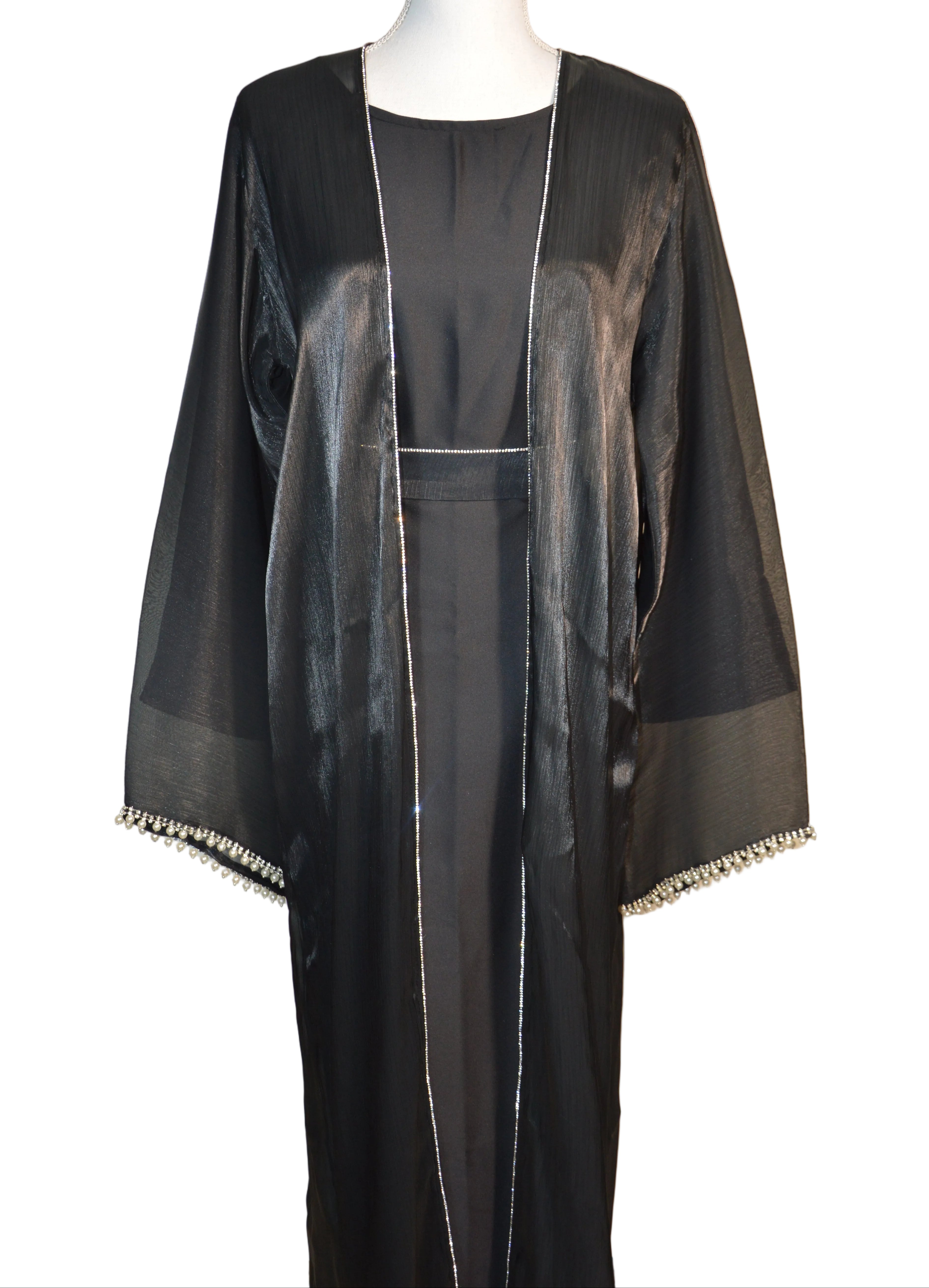 Abaya Kimono Noire Satinee AVEC SES MANCHES PERLEES