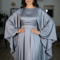 abaya farasha gris argent satinée ceinture perlé