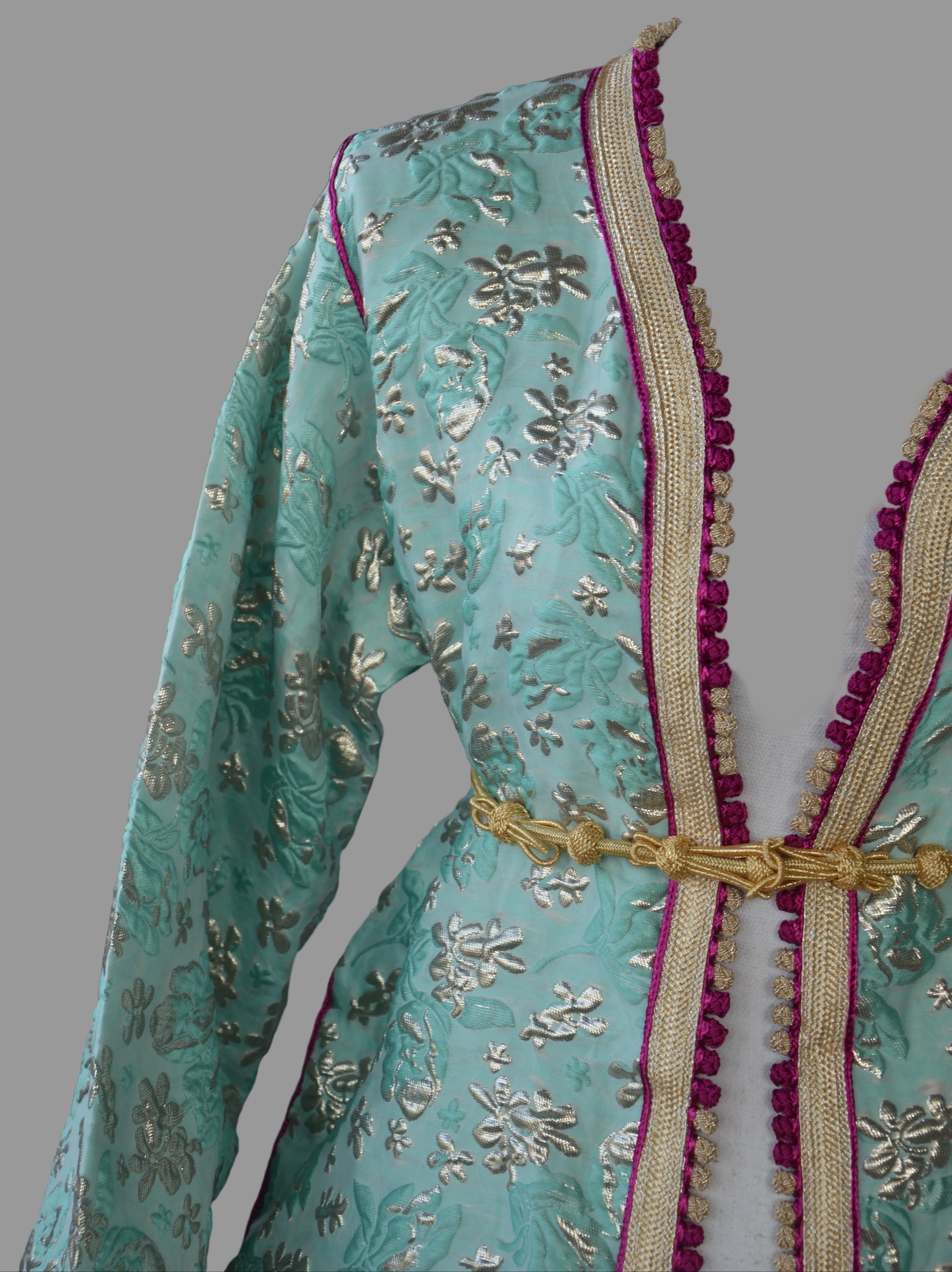 Veste Blazer Brocard Vert Argent Doublé Fuchsia – Luxe & Audace Marocaine