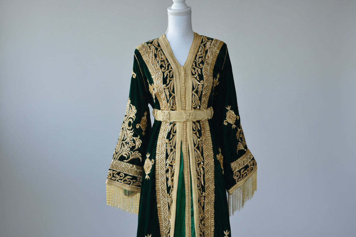 Takchita Velours Vert Émeraude Royal – Henna & Prestige Marocain